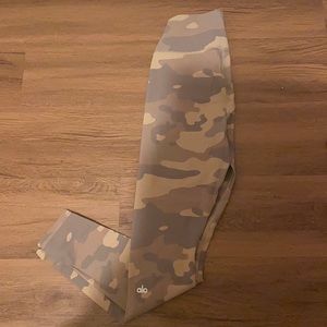 Alo Camo Leggings